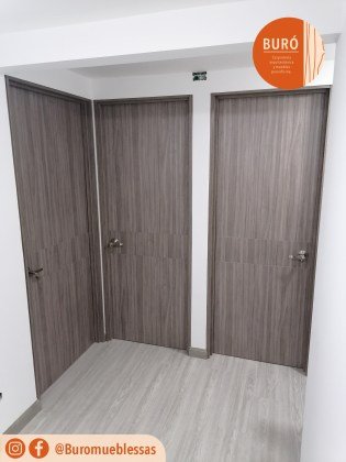 Puerta con marco laterales y cabezal 1.9.jpg